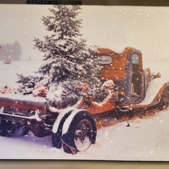 🛻🌲 Red Pickup w/Christmas Tree 🎄 - Picture 4 of 5